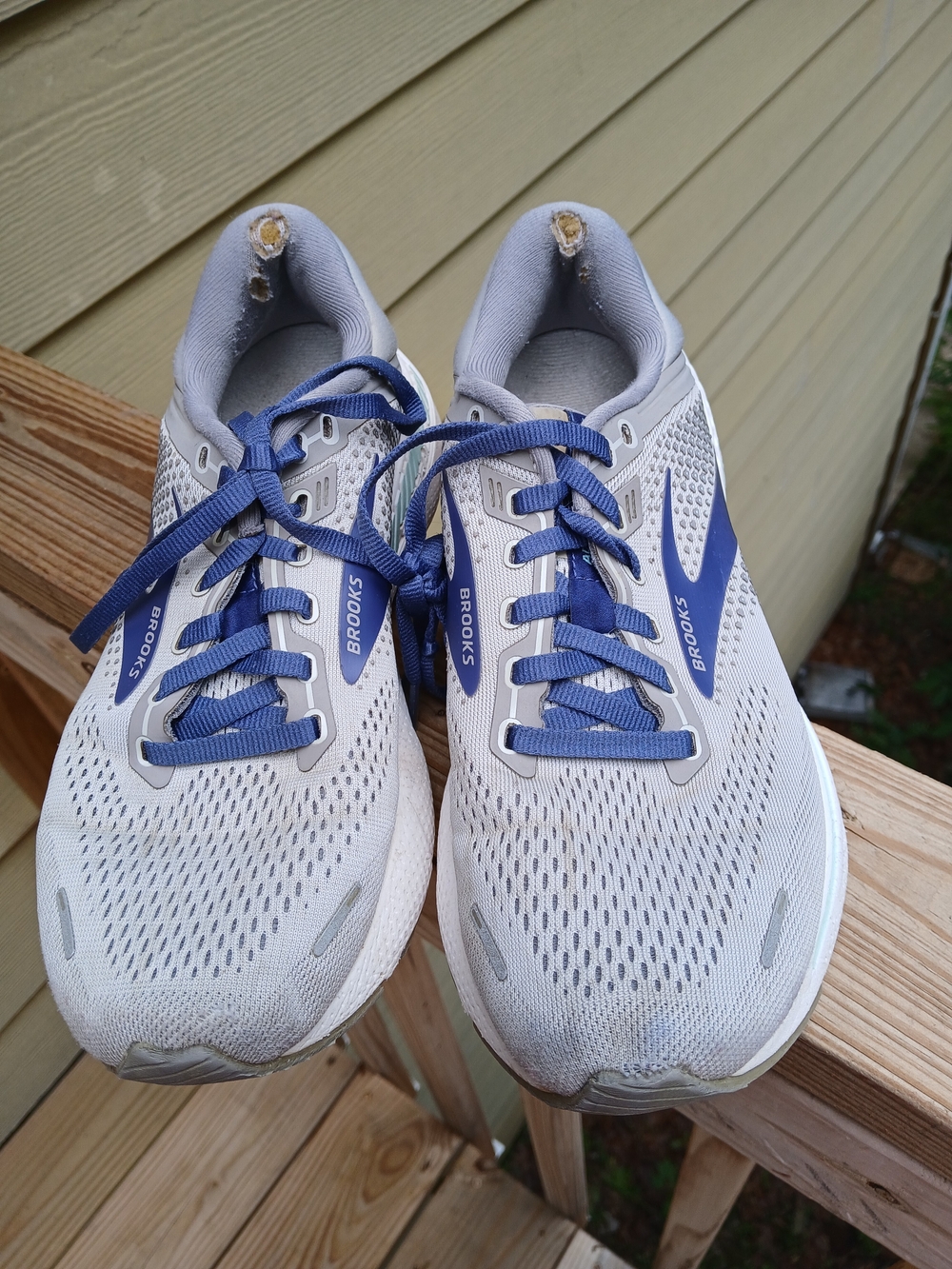 Brooks Light Gray and Blue Mesh Running Sneakers